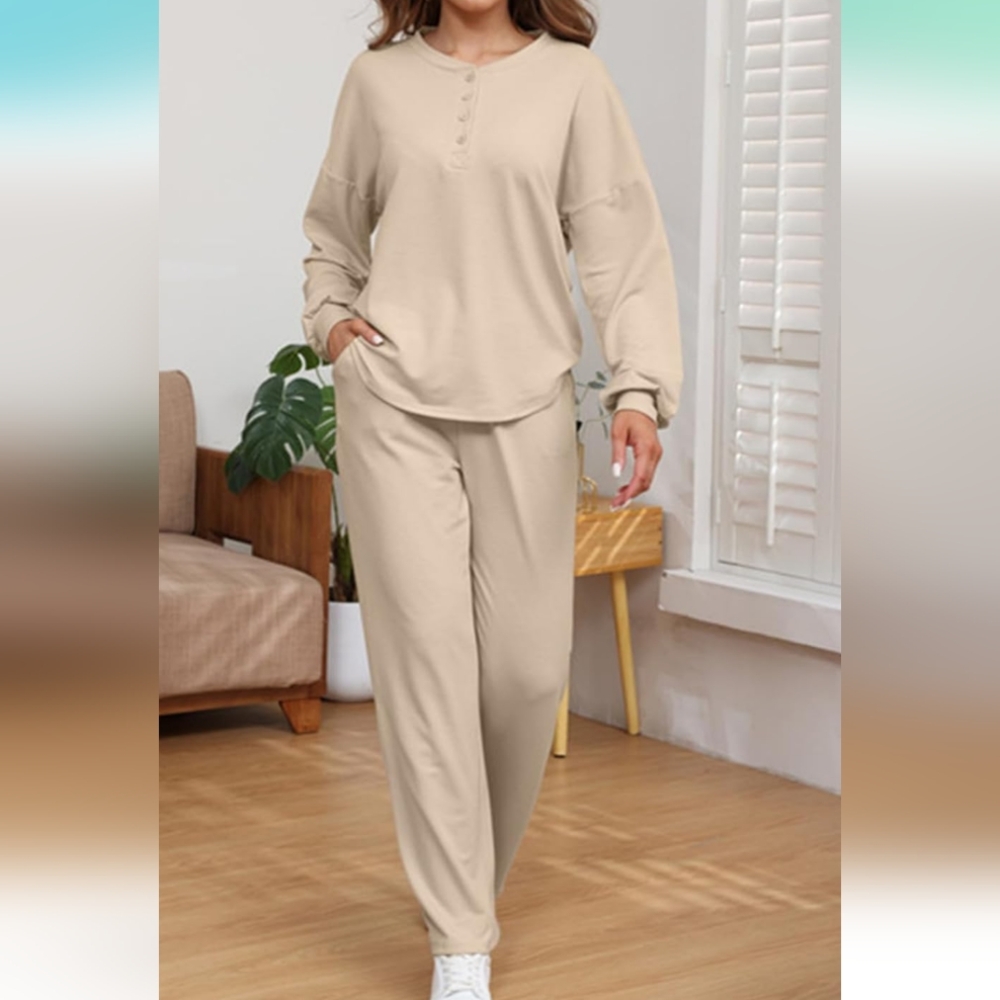 Set Of 2 Women's Pajama Or Travel Wear Matching Sets. - Picture 3 of 5